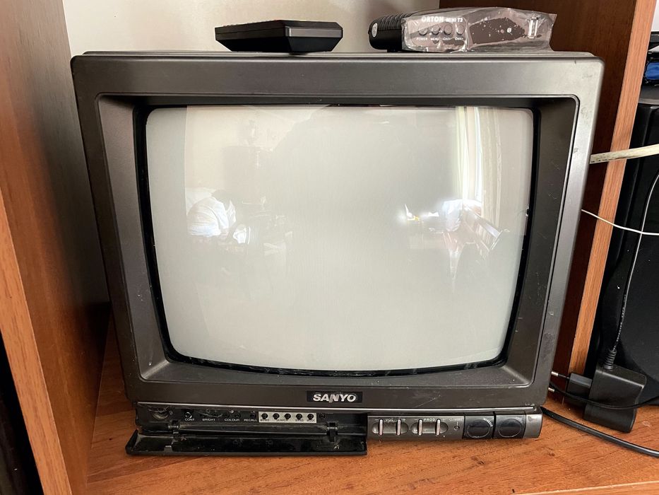 Телевізор Sanyo з пультом робочий для дачі