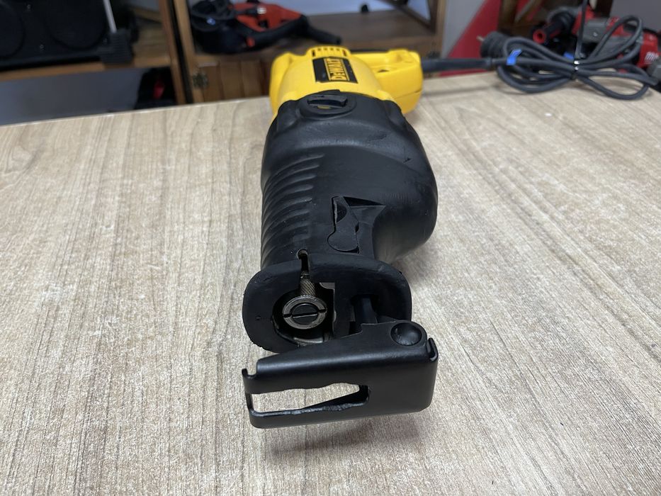 Dewalt DW311 / шабельна пила Девольт 1200W