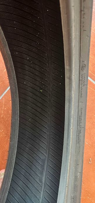 Vendo pneu semi novo usado