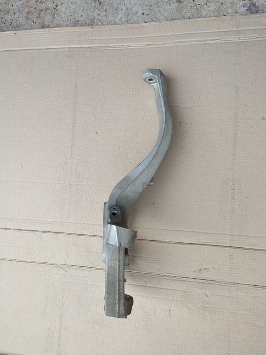 Поворотний кулак Jeep Grand Cherokee