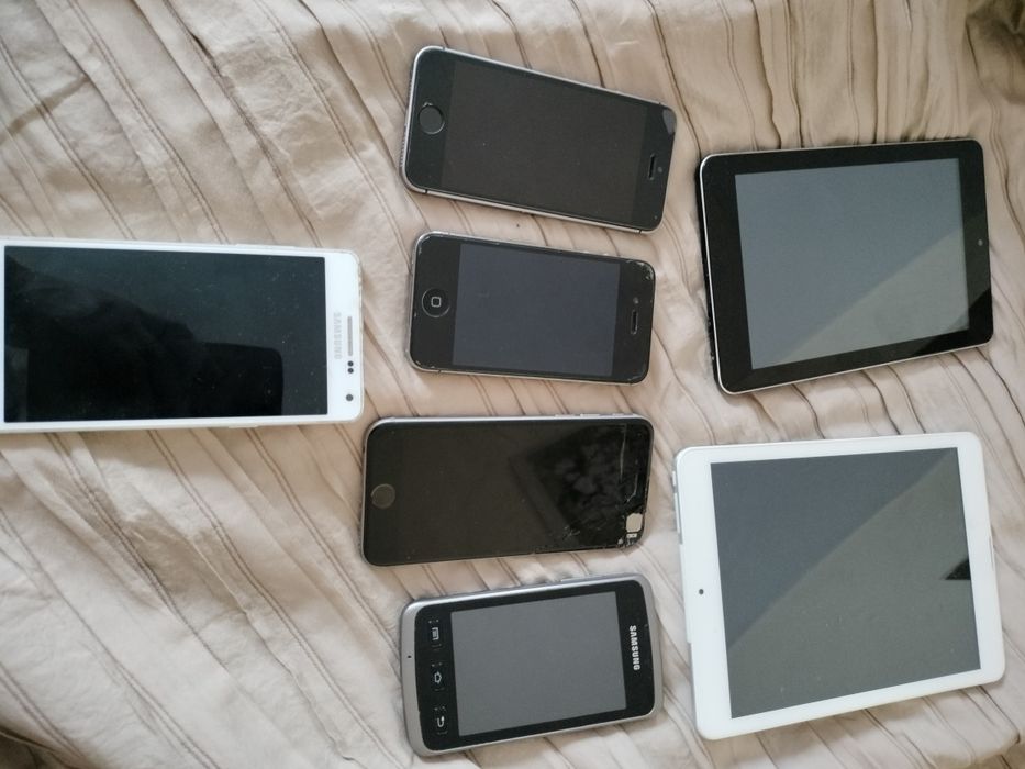 Zestaw telefonów, tabletów