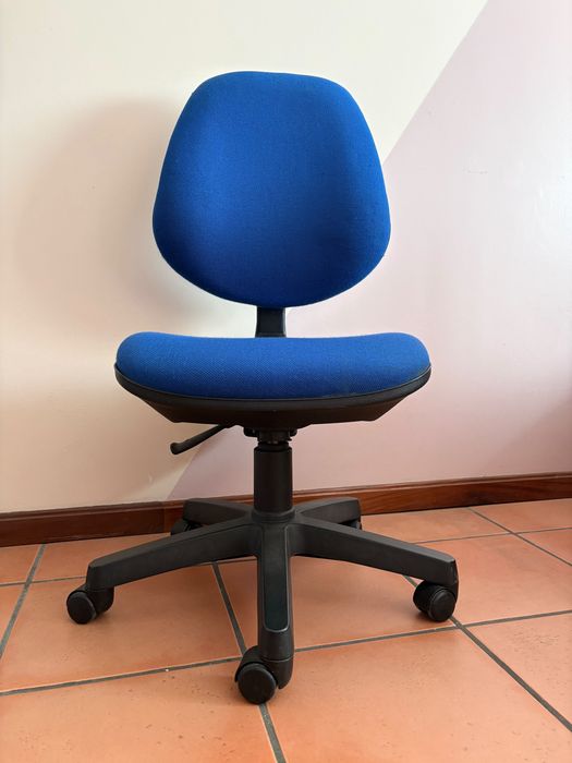 Cadeira De Escritório Azul Confortável - PREÇO NEGOCIÁVEL