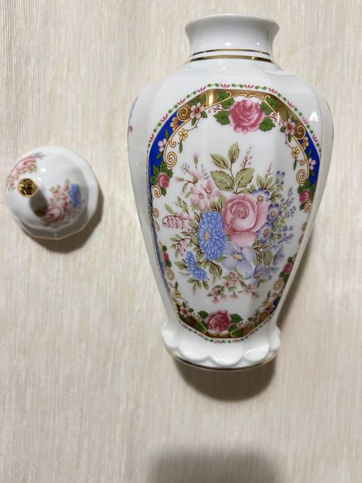 Pote decorativo em porcelana T. Limoges – floral com dourado