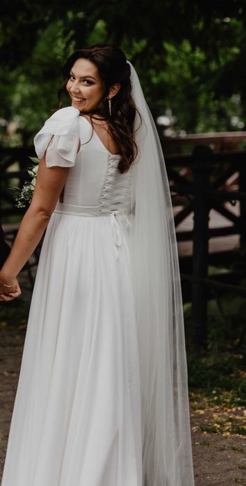 suknia ślubna na sprzedaż, gładka, duży dekolt