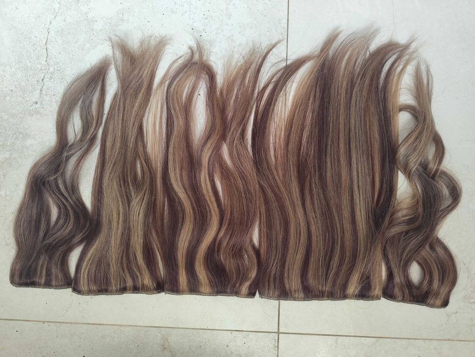 Naturalne włosy doczepiane brąz z blondem 45 cm 180 g 5 taśm