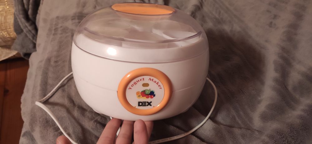 Йогуртниця майже нова