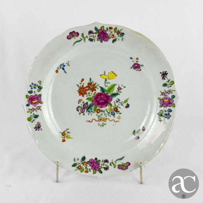 Prato Porcelana da China Bordo recortado, período Qianlong, séc. XVIII