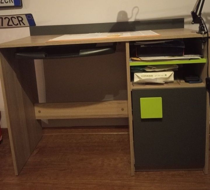 Biurko w bardzo dobrym stanie jak nowe