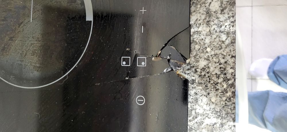 Placa vitrocerâmica Zanussi (vidro partido)