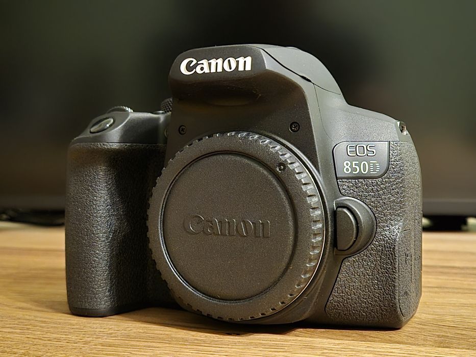 Canon EOS 850D body