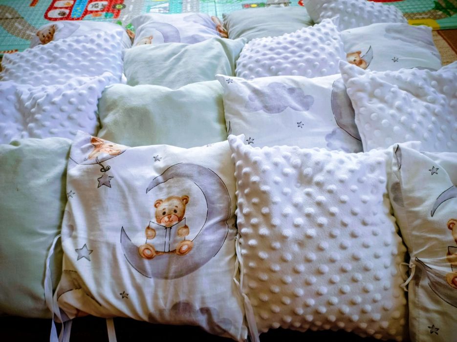 Продам два набори для двійні в колиску