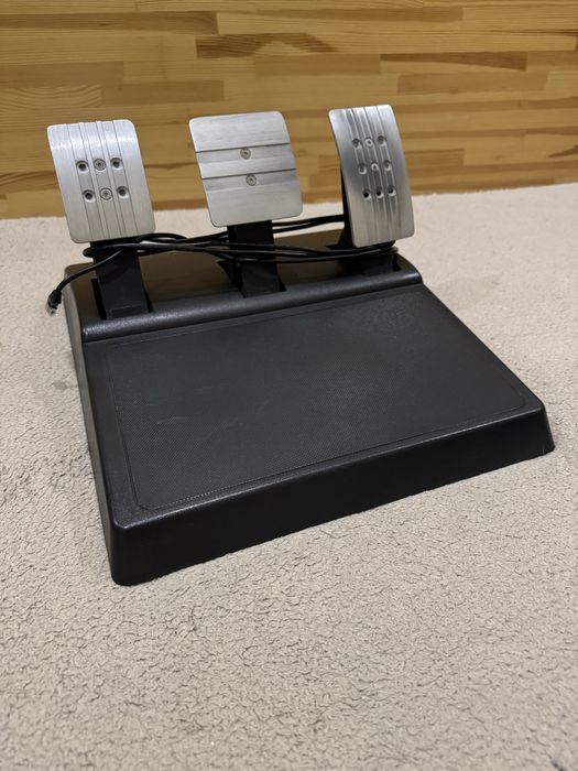 Хороший стан. Ігрове кермо Thrustmaster T300 RS GT
