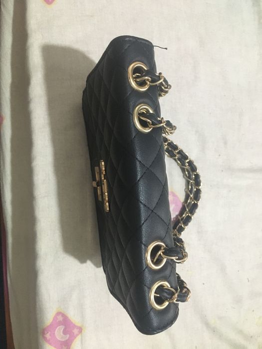 Mala da marca guess core preta semi nova