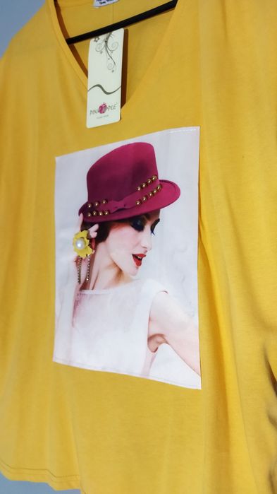 Koszulka, t-shirt damska z dekoltem i nadrukiem NOWA