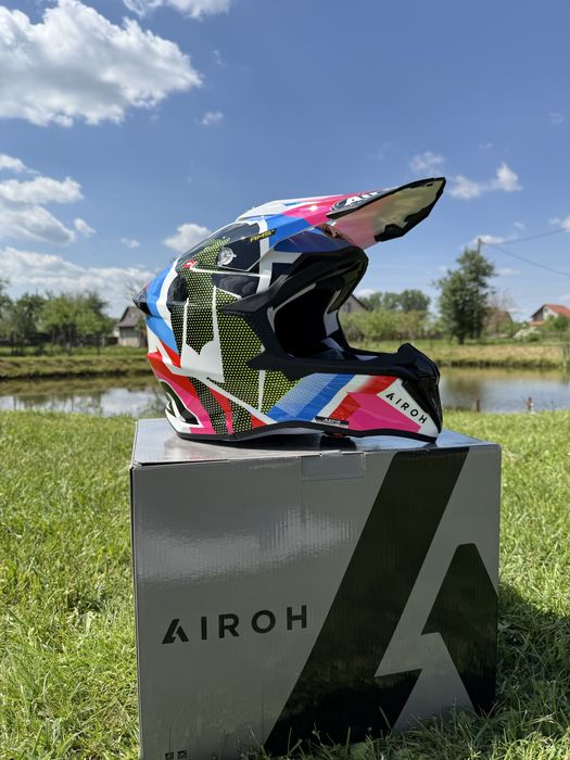 Новий мотошолом Airoh Strycker (Розмір XL) — Система захисту AMS2