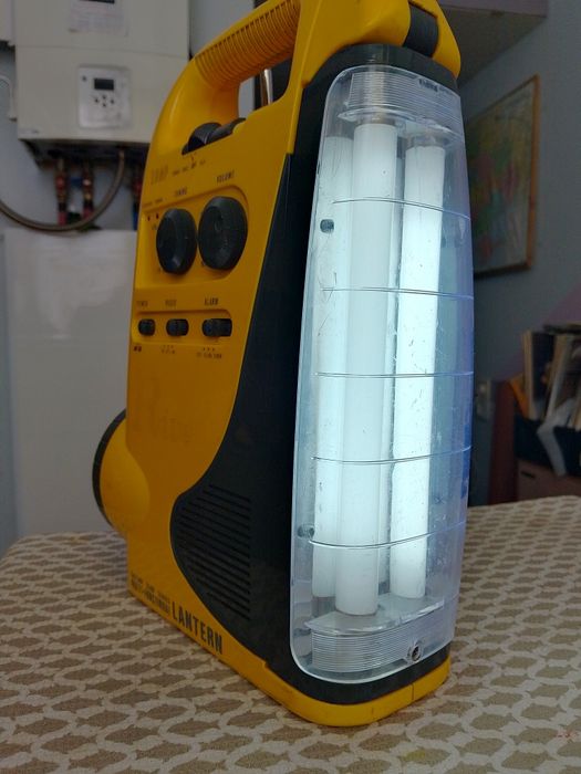 Радіо - Ліхтар. НОВИЙ акумулятор.!  Все працює.!  Купіть своїм батькам