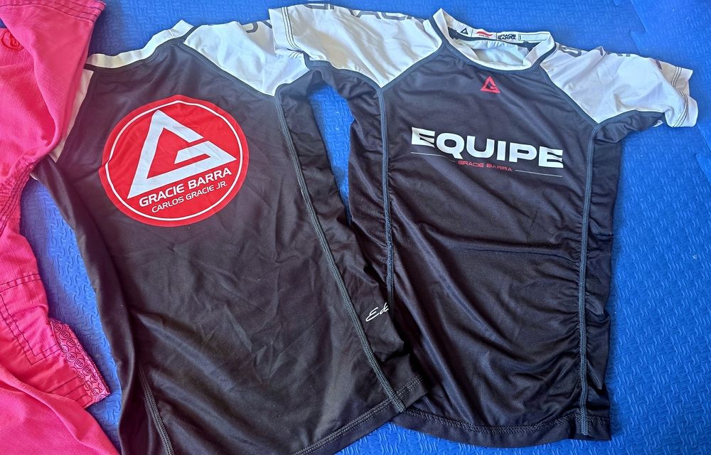 Kimono Infantil + 2 rashguards (Gracie Barra)