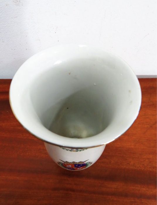 Jarra com brasão de armas Reino de Portugal.