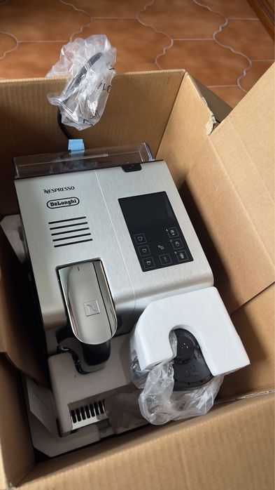 Nova Estrear Máquina Nespresso lattissima pro topo de gama