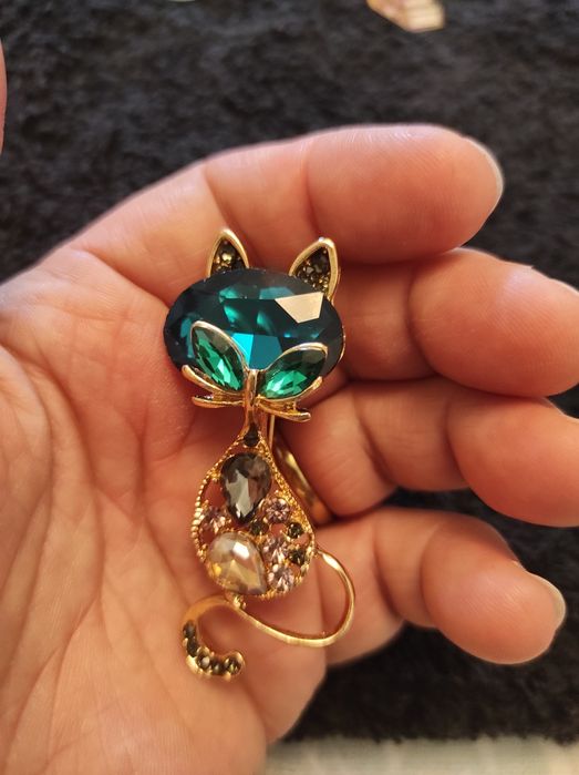 Broche  novo. de gato 6 cm
