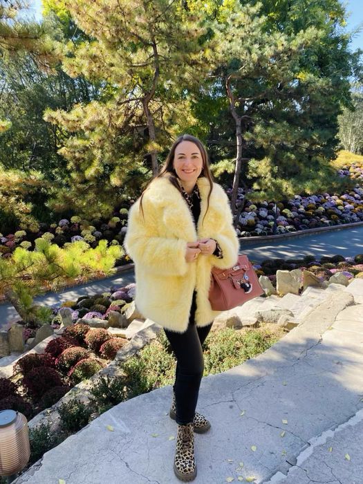 Шуба з еко хутра під песець вершкове масло  яскрава тренд 2026