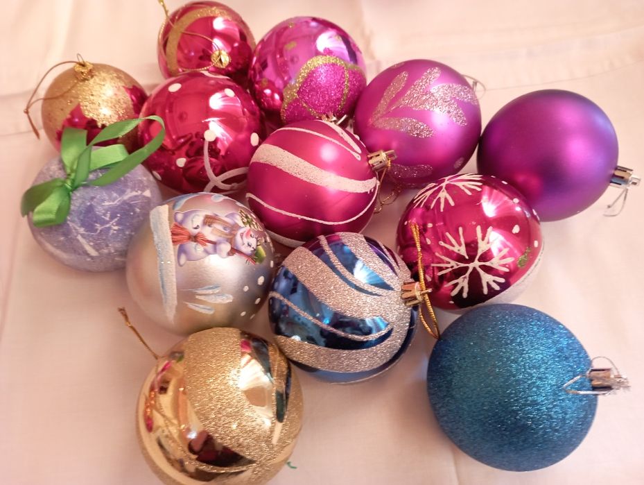 Прикраси новорічні на ялинку