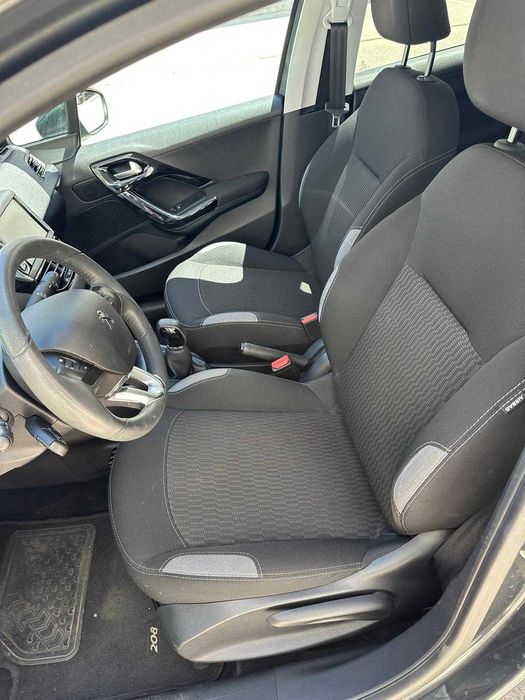 PEUGEOT 208 1.2 PureTech — APENAS 17.972 KM