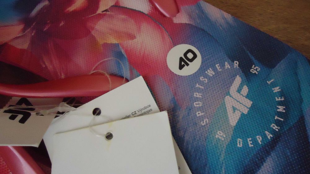 r.40 NOWE japonki 4F klapki NOWE w kwiaty