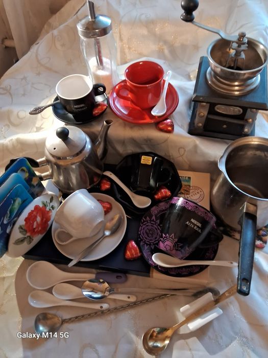 Кофемолка,турка и чайничек из нержавейки.Цена договорна