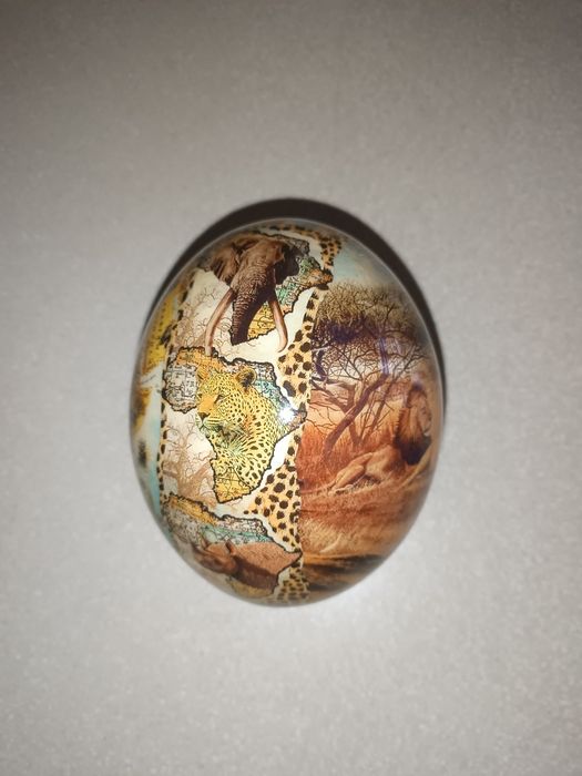 Эксклюзивный Декор: Страусиные Яйца (2 шт.) – Винтажный Глобус и Африк