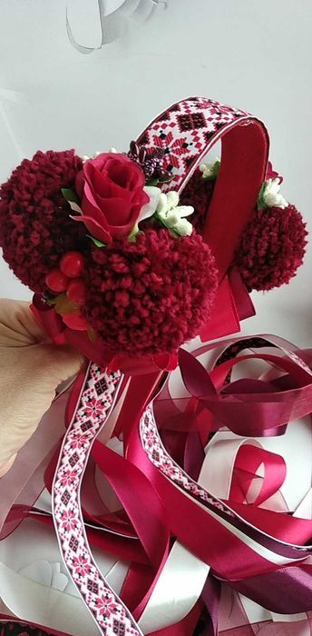 Чільця українські з помпонами "Орнамент"