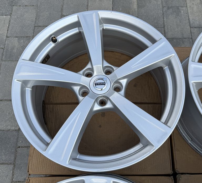 Oryginalne Felgi Volvo 5x108 S60 S90 V60 V90 XC60 XC90 8Jx18 ET42.5