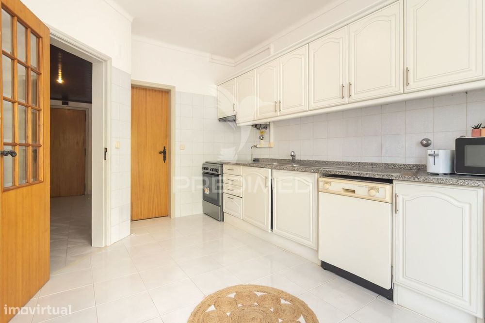 Apartamento T2 com 2 Marquises ,4 Caminhos em Setúbal.