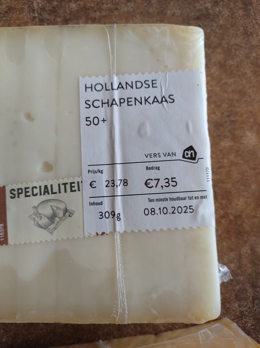 Голландский сыр,  шоколад, латте, оливковое масло