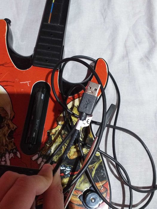 Guitar hero modificada com pico usb. PS3 e PC Clone Hero