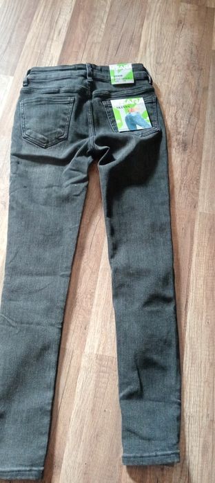 Jeansy czarne z przetarciami