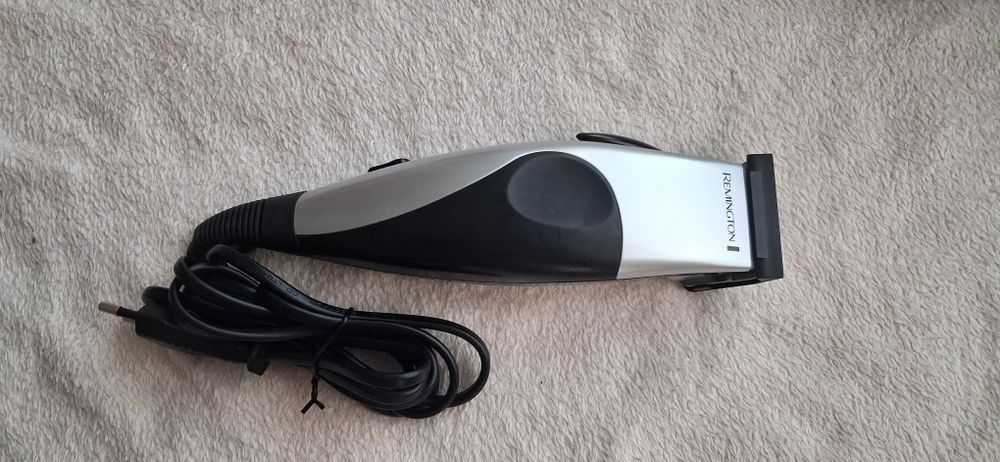 Máquina de Cortar Cabelo Remington Groom HC70