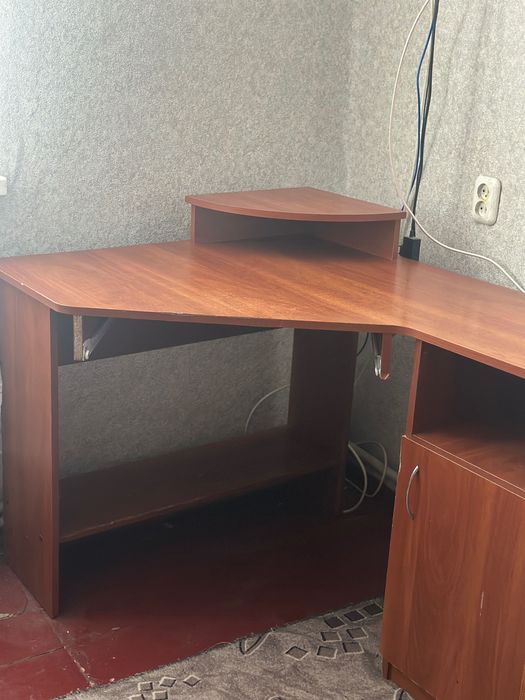 Компʼютерний стіл