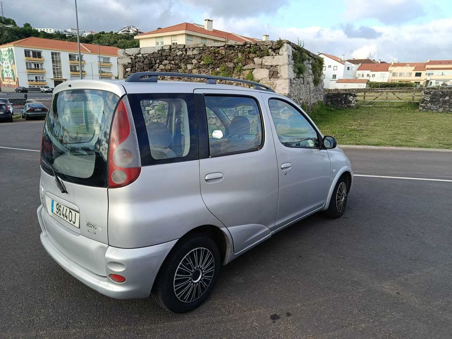 Vendo Toyota Yaris Verso 1.3 a gasolina de 1999