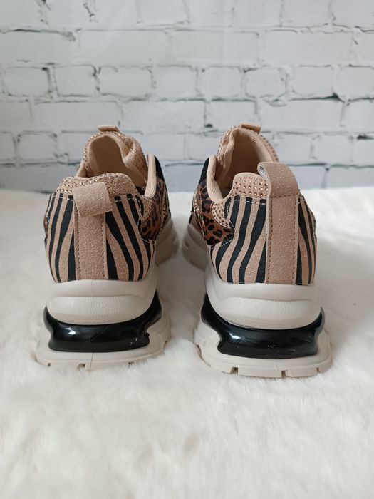 Sneakersy z diamencikami 38