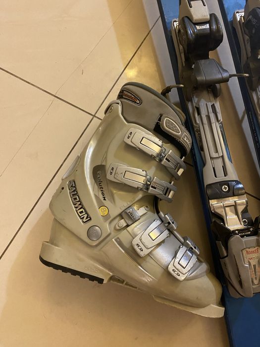 Narty zjazdowe i buty