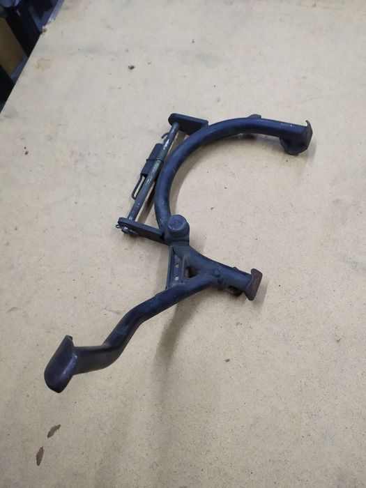 Центральна підножка . Сузукі Адресс v 125 g