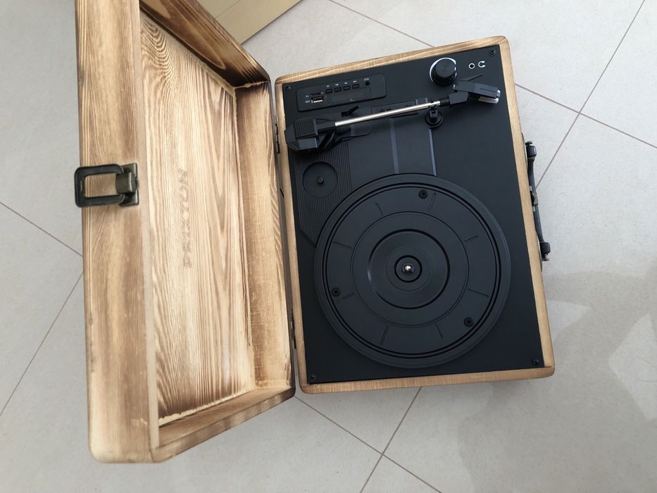 3-Speed Turntable with USB Recorder64751883736193122