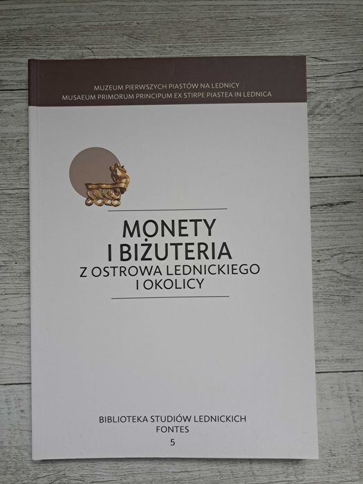 Monety i biżuteria z Ostrowa Lednickiego i okolicy