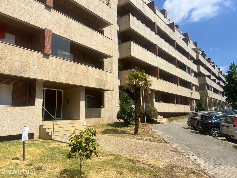 Apartamento T2 centro Barcelos, prédio Fersil, bem situado