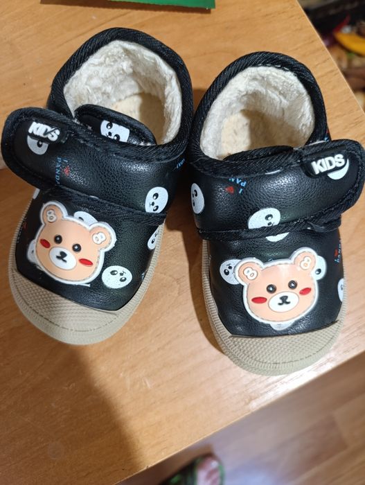 Продам детские ботинки теплые в хорошем состояние