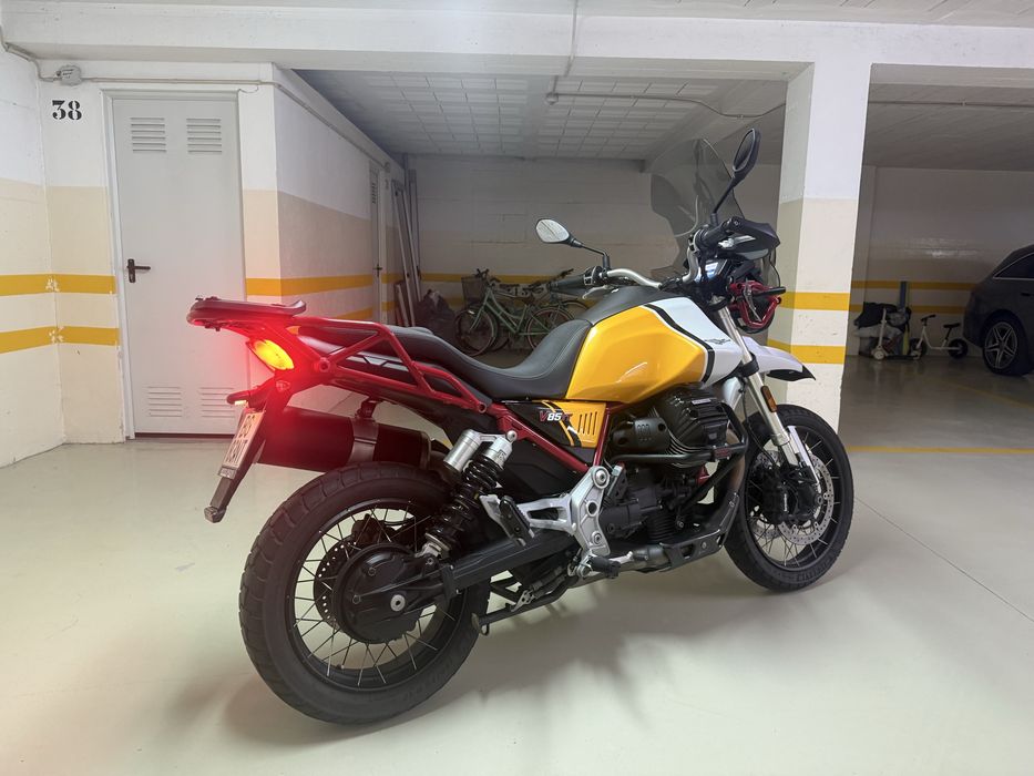 Moto Guzzi V85tt 2024