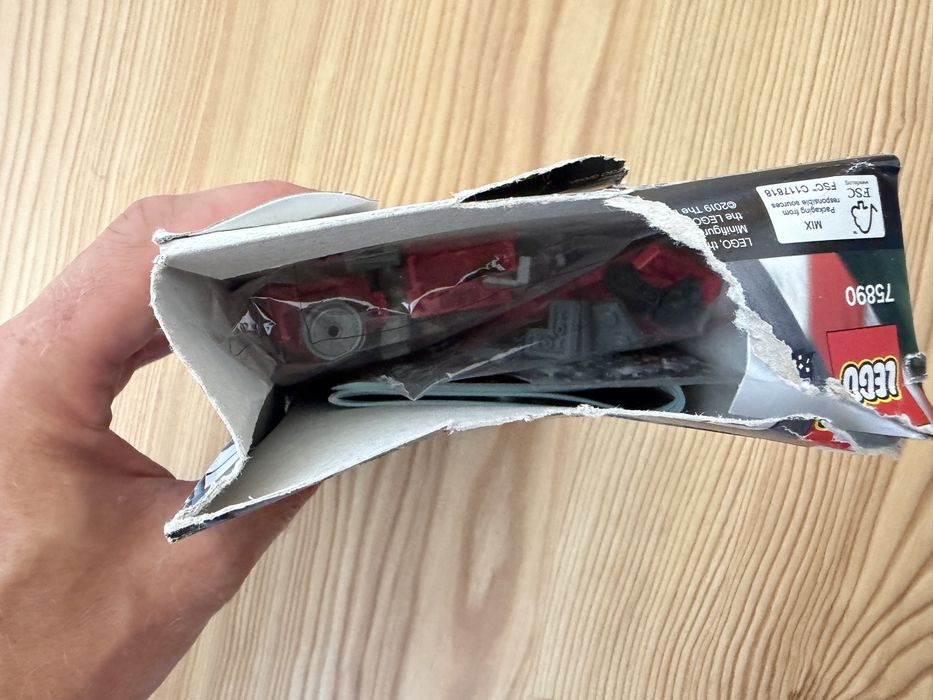 LEGO Speed Champions Ferrari F40 Competizione (75890) Sacos selados de fábrica / Conteúdo novo (caixa danificada)