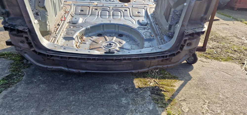 tylny pas vw touran i 1t0