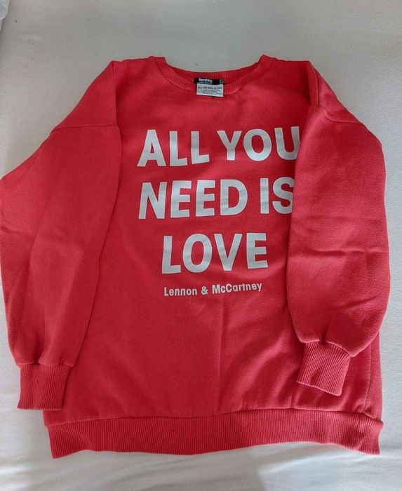 Camisola Bershka All you need is love Beatles  S